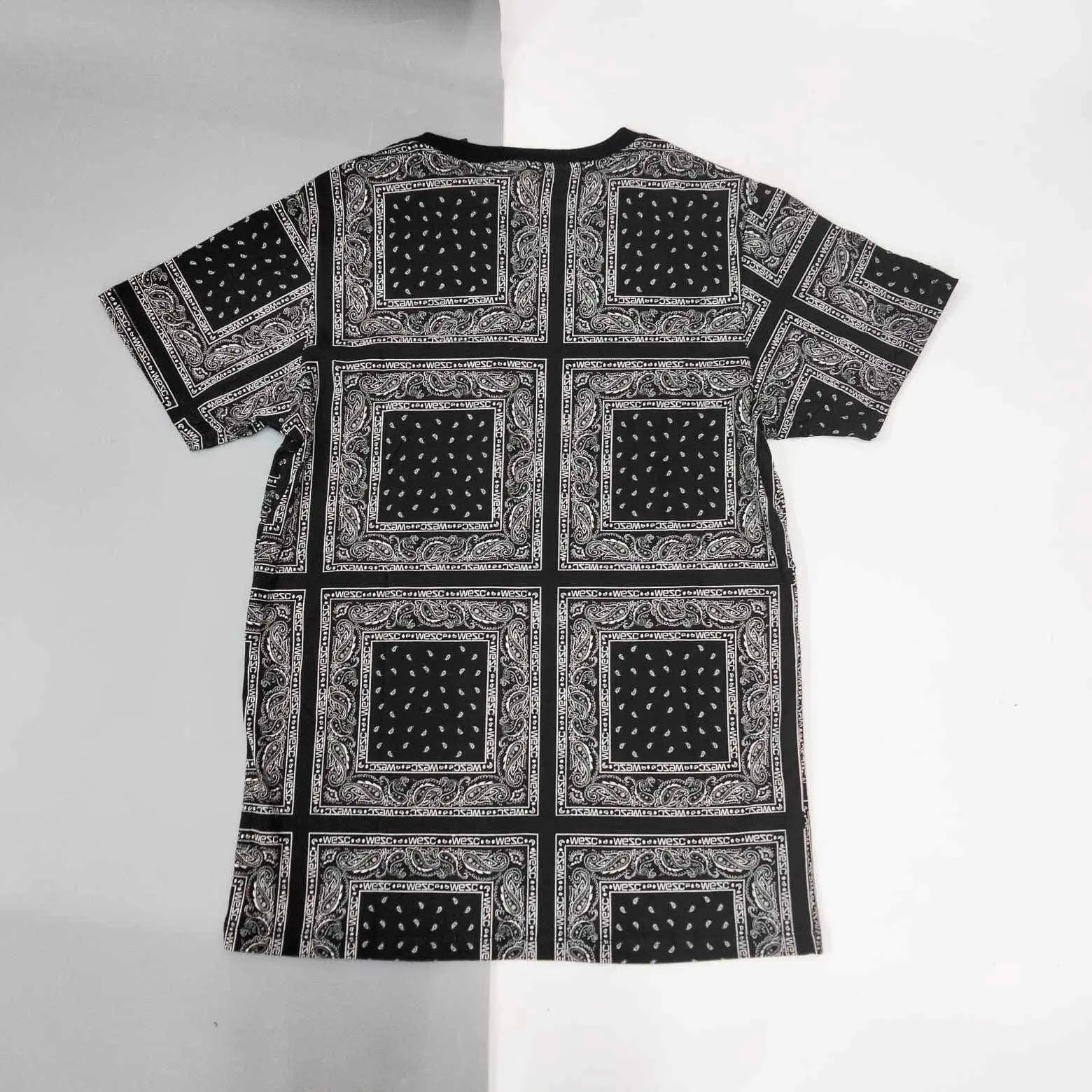 ÁO THUN WEZC Ô VUÔNG