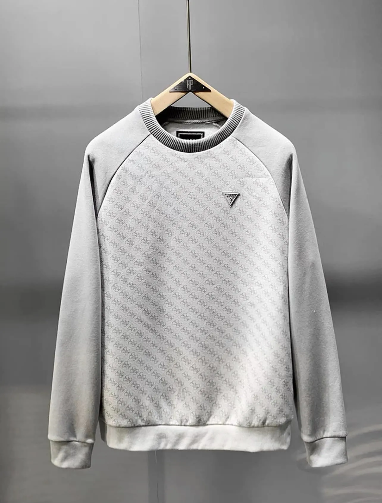 ÁO NỈ DÀI TAY XÁM TRẮNG GUESS - CHÍNH HÃNG
