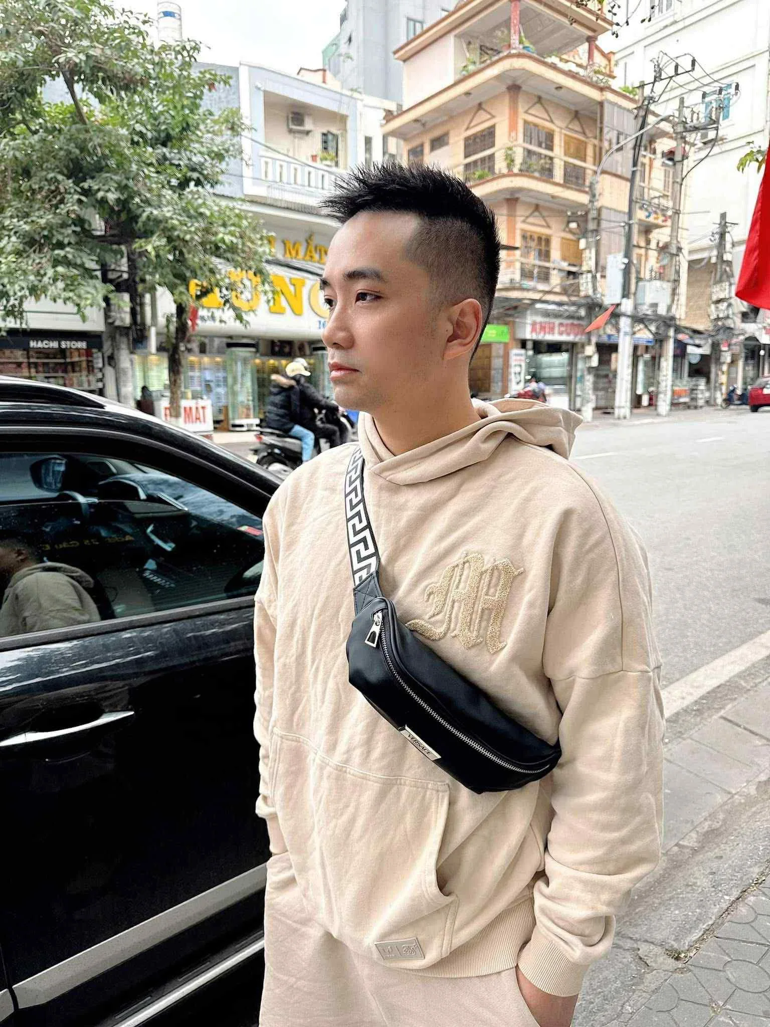 TÚI ĐEO CHÉO VERSACE UNISEX BẢN DÂY HOẠ TIẾT HY LẠP - CHÍNH HÃNG