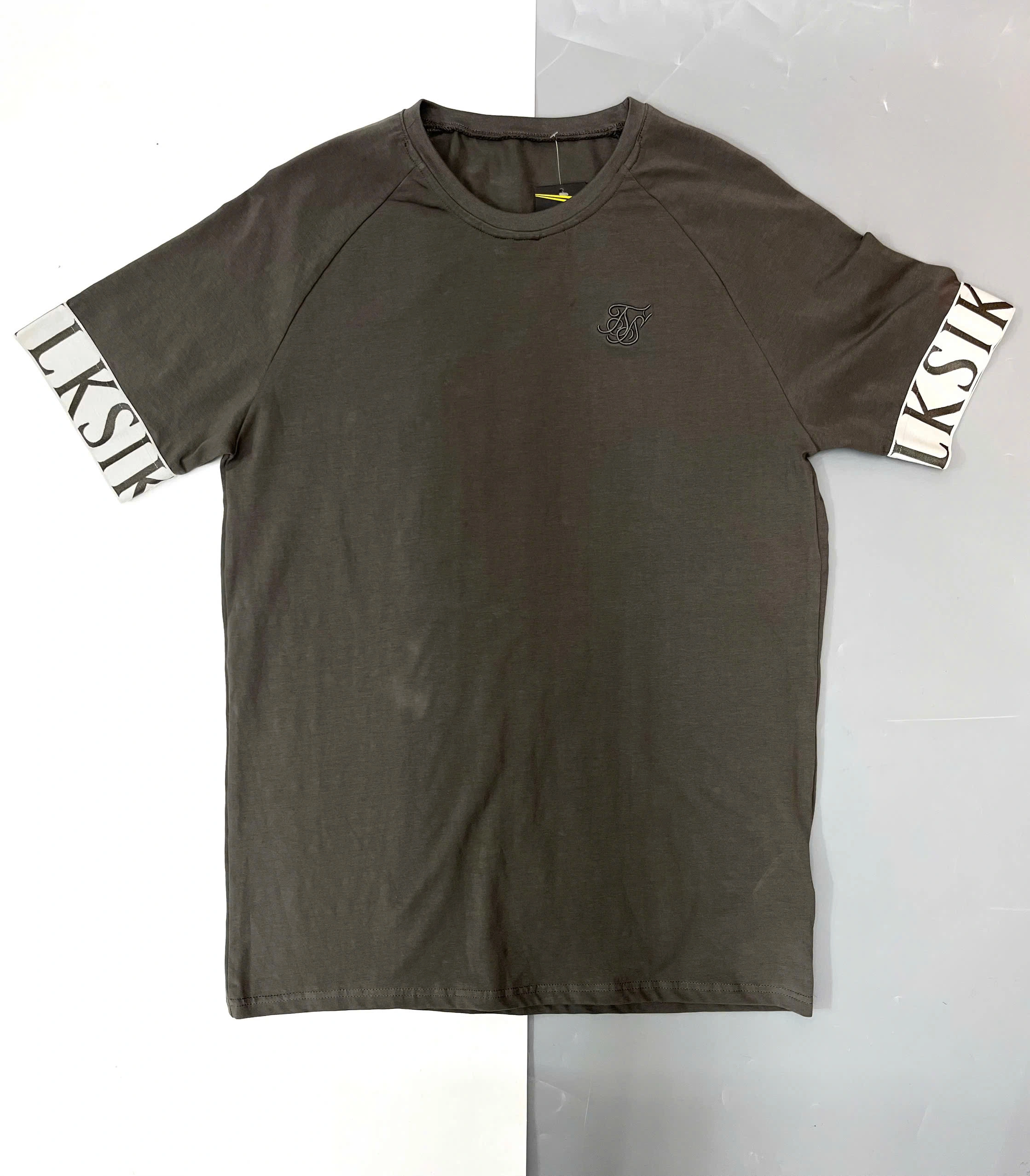 ÁO THUN THỂ THAO GHI XÁM VIỀN TAY CHỮ SIKSILK - CHÍNH HÃNG