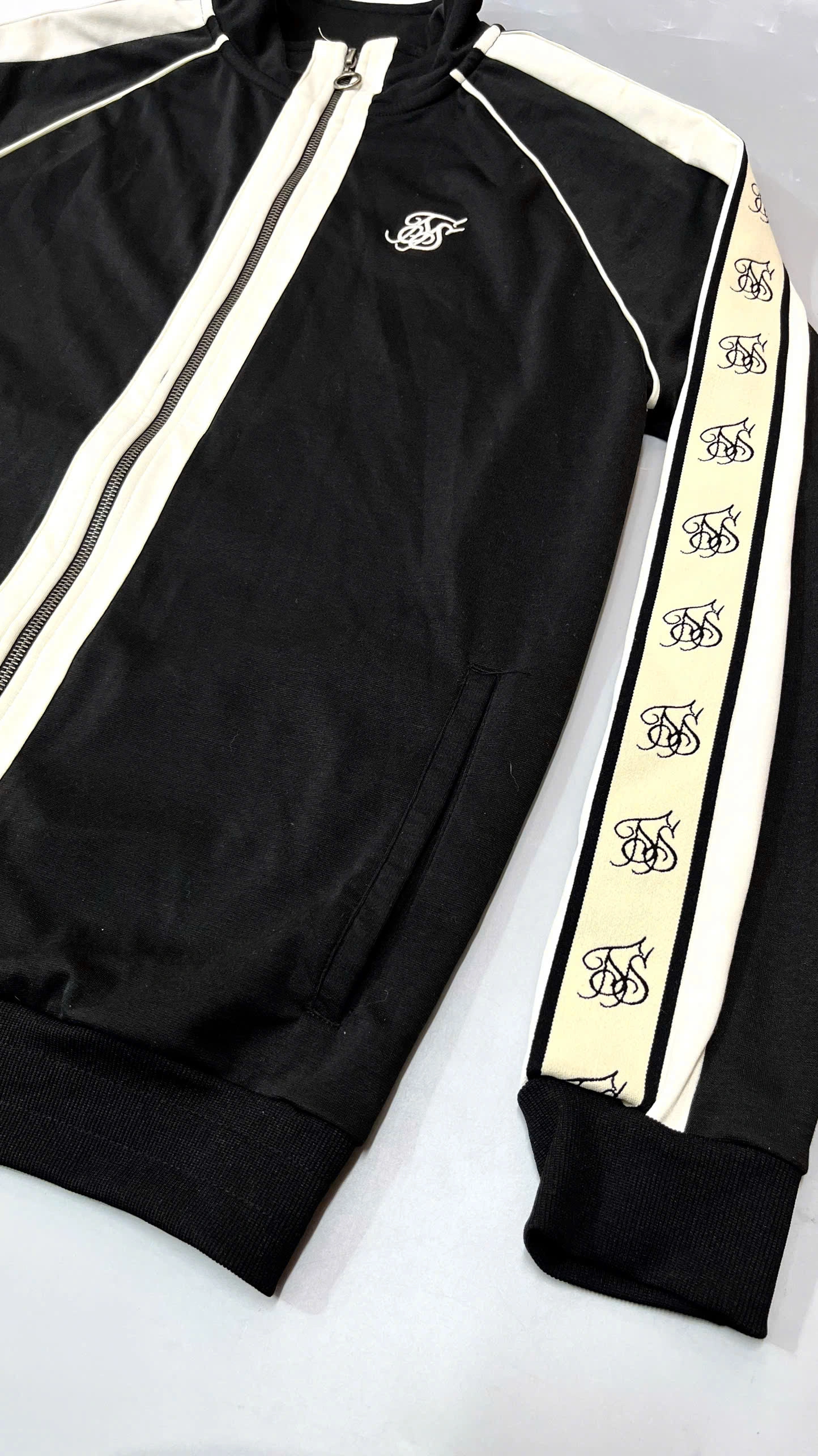 ÁO KHOÁC VIỀN TAY SIKSILK ĐEN - CHÍNH HÃNG