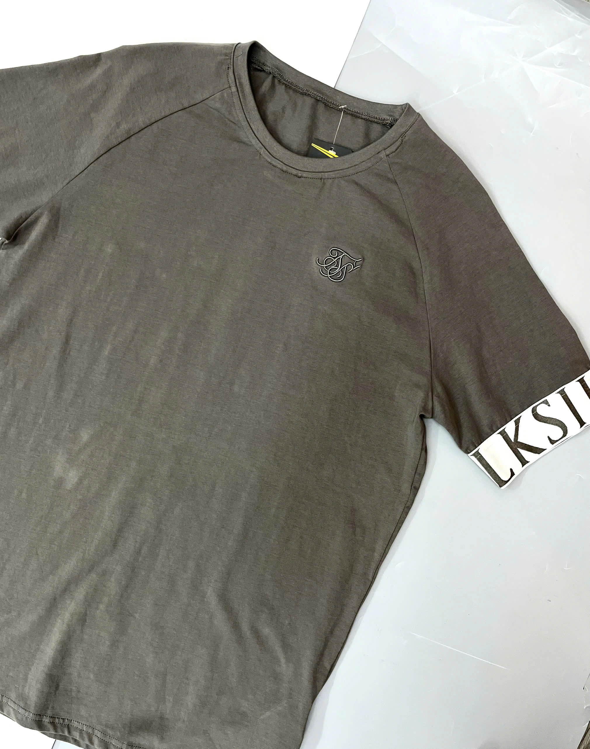 ÁO THUN THỂ THAO GHI XÁM VIỀN TAY CHỮ SIKSILK - CHÍNH HÃNG