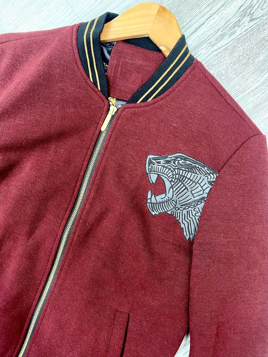 ÁO KHOÁC BOMBER ĐỎ MẬN HOẠ TIẾT HỔ BẠC